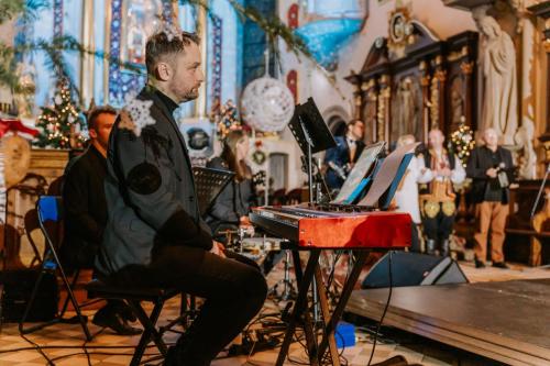 Koncert-koled-w-Sanktuarium-Matki-Boskiej-Bolesnej-w-Limanowej-32