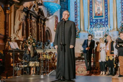 Koncert-koled-w-Sanktuarium-Matki-Boskiej-Bolesnej-w-Limanowej-38